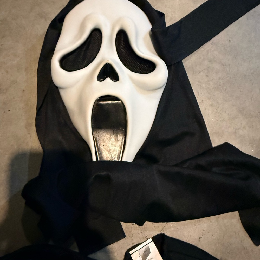 Kids Ghost Face Costume with Mask and Chain Belt - Black - Picture 3 of 4